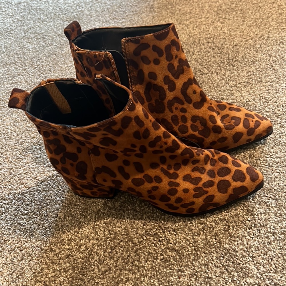 NWT Women’s Fashion Boots Leopard Size 6